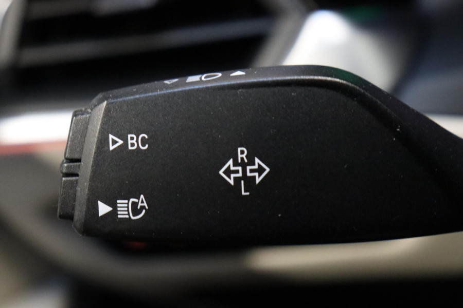 BMW 3 Serie Touring 330i High Executive M Sport Pakket Automaat / Live Cockpit Professional / Panoramadak / Driving Assistant Professional / M Sport Differentieel / Nappa Leder / Extra Getint Glas / 19 Inch / Harman Kardon / M Sport Remsysteem / Achteruitrijcamera / Stoelverwarming / Head-Up Display