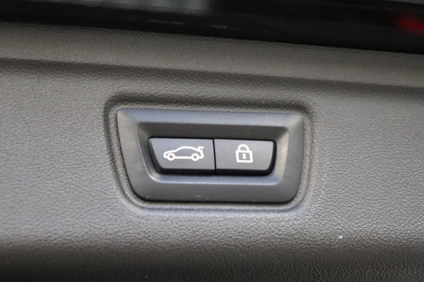 BMW 3 Serie Touring 330i High Executive M Sport Pakket Automaat / Live Cockpit Professional / Panoramadak / Driving Assistant Professional / M Sport Differentieel / Nappa Leder / Extra Getint Glas / 19 Inch / Harman Kardon / M Sport Remsysteem / Achteruitrijcamera / Stoelverwarming / Head-Up Display