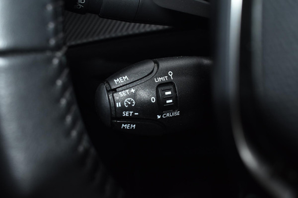 Peugeot 208 1.2 PureTech 100PK Allure Pack | Camera | Carplay | Keyless | Incl. garantie