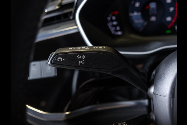 Audi Q3 35 TFSI Business Edition / 150pk / Keyless / Apple Carplay / Stoelverwarming /