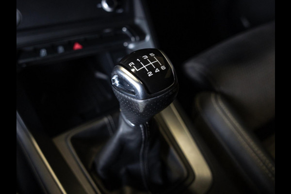 Audi Q3 35 TFSI Business Edition / 150pk / Keyless / Apple Carplay / Stoelverwarming /
