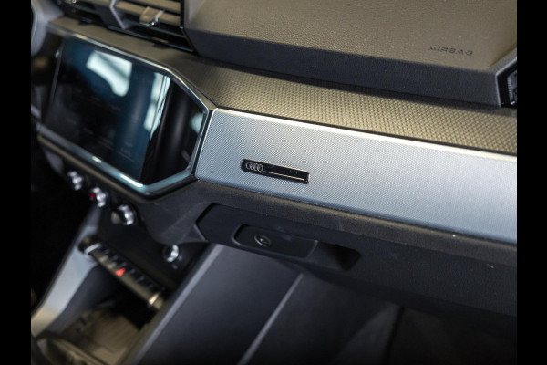 Audi Q3 35 TFSI Business Edition / 150pk / Keyless / Apple Carplay / Stoelverwarming /