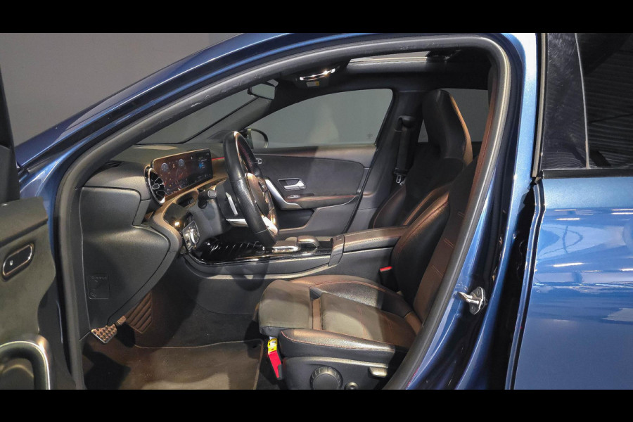 Mercedes-Benz A-Klasse 180 AMG Line | Panorama | Camera | Carplay