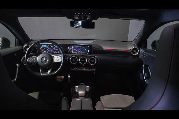 Mercedes-Benz A-Klasse 180 AMG Line | Panorama | Camera | Carplay