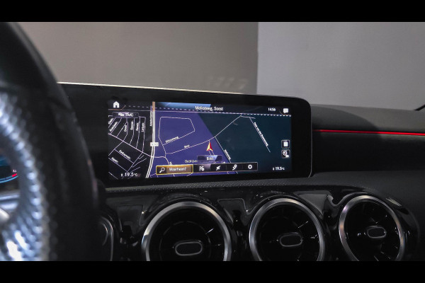 Mercedes-Benz A-Klasse 180 AMG Line | Panorama | Camera | Carplay