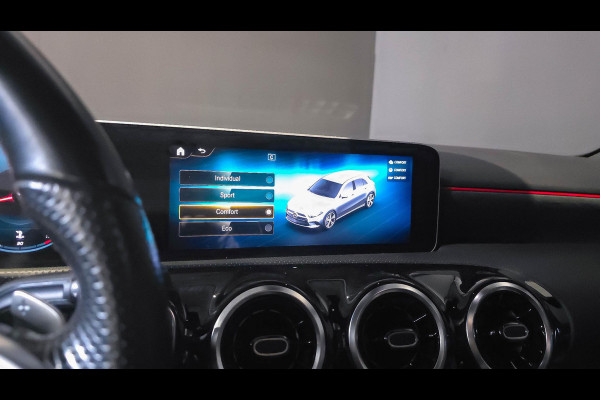 Mercedes-Benz A-Klasse 180 AMG Line | Panorama | Camera | Carplay