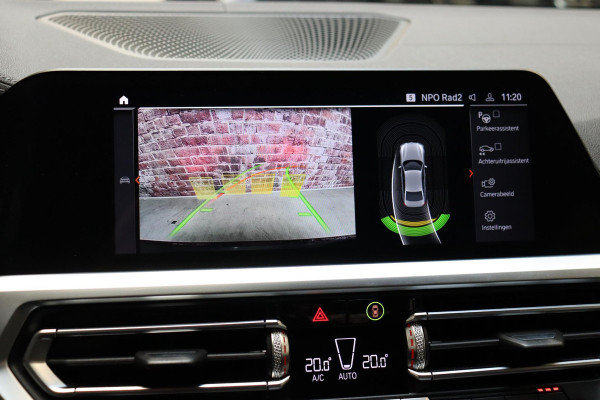 BMW 3 Serie Sedan 318i High Executive Luxury Line Automaat / Live Cockpit Professional / Sportstoelen / Hifi / Leder / Neerklapbare Achterbank / Stoelverwarming / Climate Control / 17 Inch / Sfeerverlichting / LED Chrome Line