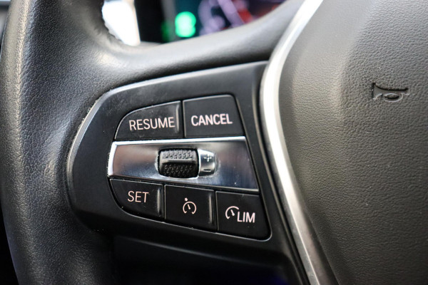 BMW 3 Serie Sedan 318i High Executive Luxury Line Automaat / Live Cockpit Professional / Sportstoelen / Hifi / Leder / Neerklapbare Achterbank / Stoelverwarming / Climate Control / 17 Inch / Sfeerverlichting / LED Chrome Line