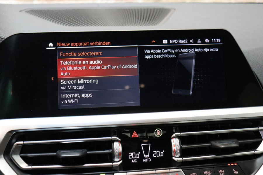 BMW 3 Serie Sedan 318i High Executive Luxury Line Automaat / Live Cockpit Professional / Sportstoelen / Hifi / Leder / Neerklapbare Achterbank / Stoelverwarming / Climate Control / 17 Inch / Sfeerverlichting / LED Chrome Line