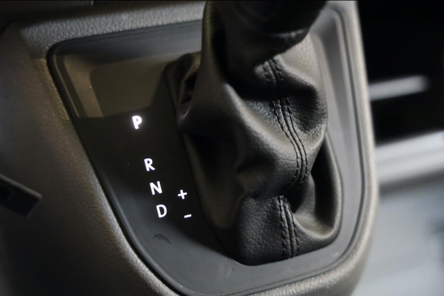 Volkswagen Crafter 35 2.0 TDI L3/H2 140PK AUTOMAAT CAMERA PDC AIRCO NAVI BJ 24 TOPSTAAT ALS NIEUW LEASE V/A 142,- p.m. INRUIL MOG