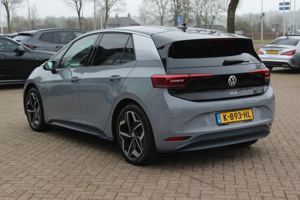 Volkswagen ID.3 First Max 58 kWh 60.871 km! / Full option! / SoH 95% / Trekhaak / Panoramadak / Camera / Head-up / Keyless / 20'' / ACC / Dodehoek / Elektr. stoelen / Massage / Navigatie / Stuurverwarming