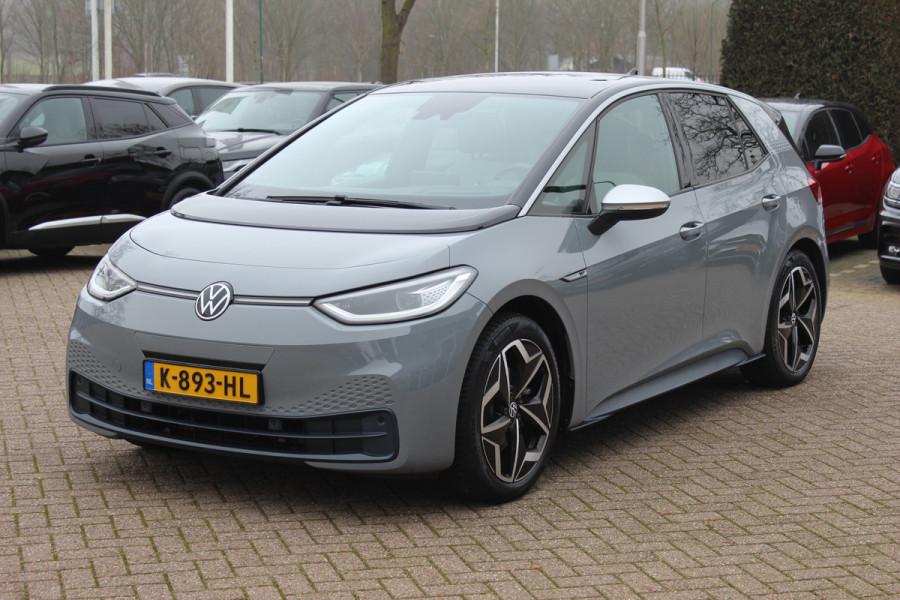 Volkswagen ID.3 First Max 58 kWh 60.871 km! / Full option! / SoH 95% / Trekhaak / Panoramadak / Camera / Head-up / Keyless / 20'' / ACC / Dodehoek / Elektr. stoelen / Massage / Navigatie / Stuurverwarming