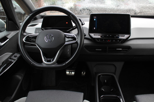Volkswagen ID.3 First Max 58 kWh 60.871 km! / Full option! / SoH 95% / Trekhaak / Panoramadak / Camera / Head-up / Keyless / 20'' / ACC / Dodehoek / Elektr. stoelen / Massage / Navigatie / Stuurverwarming