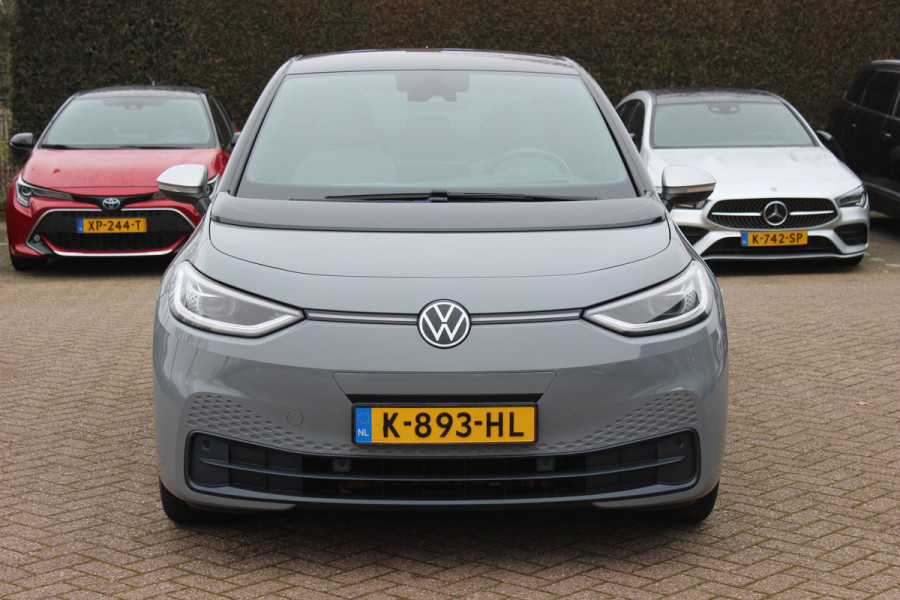 Volkswagen ID.3 First Max 58 kWh 60.871 km! / Full option! / SoH 95% / Trekhaak / Panoramadak / Camera / Head-up / Keyless / 20'' / ACC / Dodehoek / Elektr. stoelen / Massage / Navigatie / Stuurverwarming