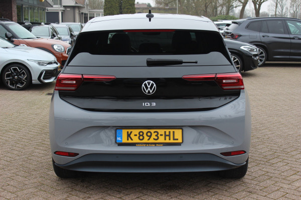 Volkswagen ID.3 First Max 58 kWh 60.871 km! / Full option! / SoH 95% / Trekhaak / Panoramadak / Camera / Head-up / Keyless / 20'' / ACC / Dodehoek / Elektr. stoelen / Massage / Navigatie / Stuurverwarming