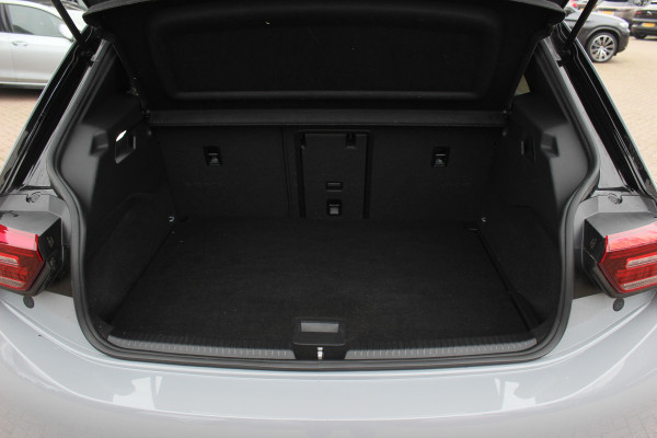 Volkswagen ID.3 First Max 58 kWh 60.871 km! / Full option! / SoH 95% / Trekhaak / Panoramadak / Camera / Head-up / Keyless / 20'' / ACC / Dodehoek / Elektr. stoelen / Massage / Navigatie / Stuurverwarming