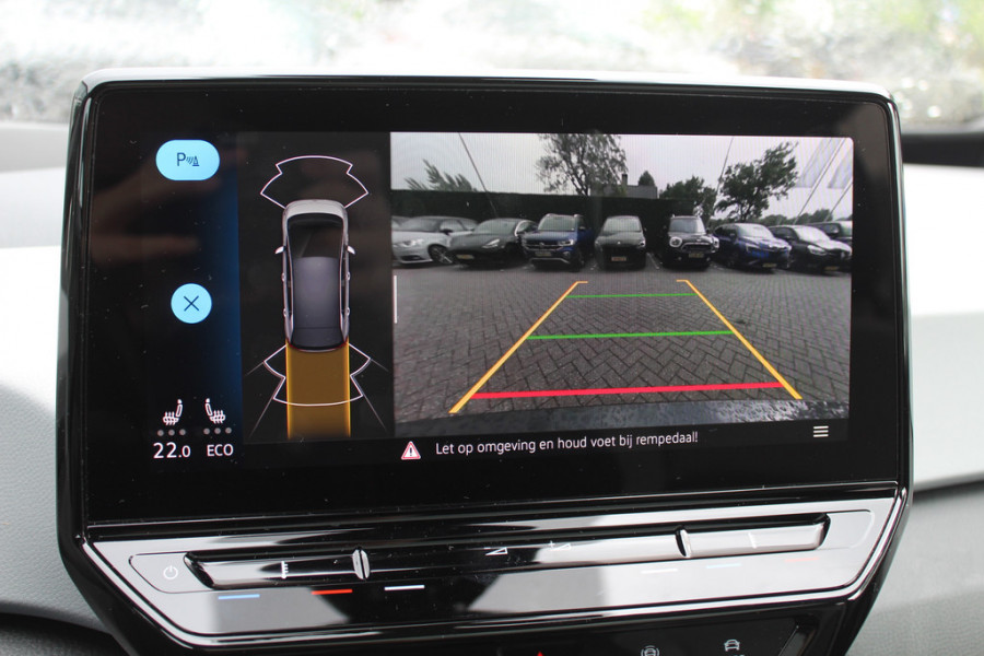 Volkswagen ID.3 First Max 58 kWh 60.871 km! / Full option! / SoH 95% / Trekhaak / Panoramadak / Camera / Head-up / Keyless / 20'' / ACC / Dodehoek / Elektr. stoelen / Massage / Navigatie / Stuurverwarming