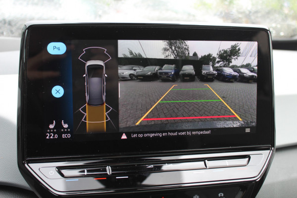 Volkswagen ID.3 First Max 58 kWh 60.871 km! / Full option! / SoH 95% / Trekhaak / Panoramadak / Camera / Head-up / Keyless / 20'' / ACC / Dodehoek / Elektr. stoelen / Massage / Navigatie / Stuurverwarming