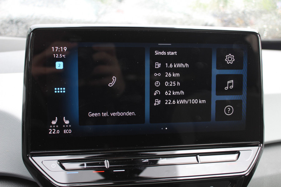 Volkswagen ID.3 First Max 58 kWh 60.871 km! / Full option! / SoH 95% / Trekhaak / Panoramadak / Camera / Head-up / Keyless / 20'' / ACC / Dodehoek / Elektr. stoelen / Massage / Navigatie / Stuurverwarming