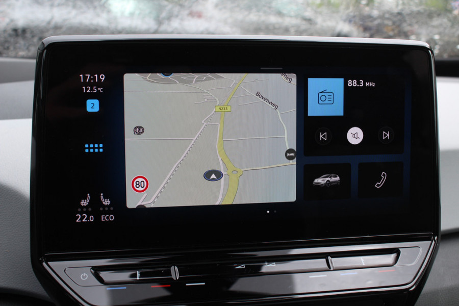 Volkswagen ID.3 First Max 58 kWh 60.871 km! / Full option! / SoH 95% / Trekhaak / Panoramadak / Camera / Head-up / Keyless / 20'' / ACC / Dodehoek / Elektr. stoelen / Massage / Navigatie / Stuurverwarming