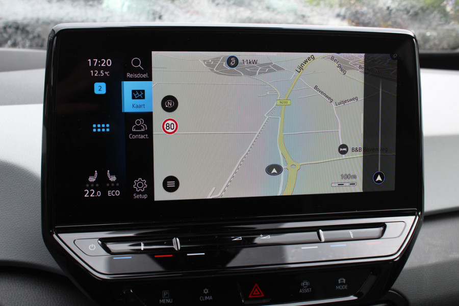 Volkswagen ID.3 First Max 58 kWh 60.871 km! / Full option! / SoH 95% / Trekhaak / Panoramadak / Camera / Head-up / Keyless / 20'' / ACC / Dodehoek / Elektr. stoelen / Massage / Navigatie / Stuurverwarming