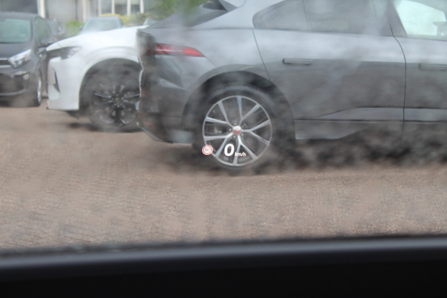 Volkswagen ID.3 First Max 58 kWh 60.871 km! / Full option! / SoH 95% / Trekhaak / Panoramadak / Camera / Head-up / Keyless / 20'' / ACC / Dodehoek / Elektr. stoelen / Massage / Navigatie / Stuurverwarming