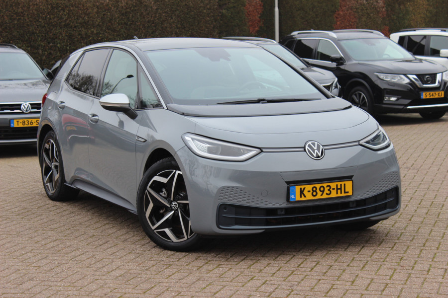 Volkswagen ID.3 First Max 58 kWh 60.871 km! / Full option! / SoH 95% / Trekhaak / Panoramadak / Camera / Head-up / Keyless / 20'' / ACC / Dodehoek / Elektr. stoelen / Massage / Navigatie / Stuurverwarming