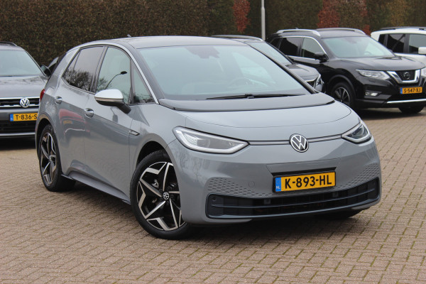 Volkswagen ID.3 First Max 58 kWh 60.871 km! / Full option! / SoH 95% / Trekhaak / Panoramadak / Camera / Head-up / Keyless / 20'' / ACC / Dodehoek / Elektr. stoelen / Massage / Navigatie / Stuurverwarming