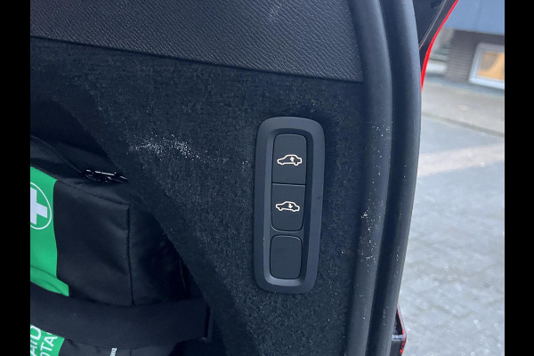 Volvo XC90 2.0 T8 Recharge AWD Ultra Dark 7-Persoons | Luchtvering | Vol Opties | Head-Up | Winterpakket | Harman & Kardon | Panoramadak | Memory Stoelen | Matrix-LED | 360 Camera | Rijklaar met Volledige Volvo Fabrieksgarantie