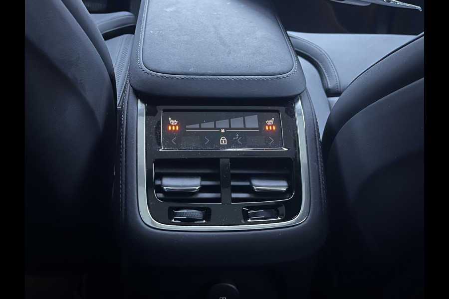 Volvo XC90 2.0 T8 Recharge AWD Ultra Dark 7-Persoons | Luchtvering | Vol Opties | Head-Up | Winterpakket | Harman & Kardon | Panoramadak | Memory Stoelen | Matrix-LED | 360 Camera | Rijklaar met Volledige Volvo Fabrieksgarantie