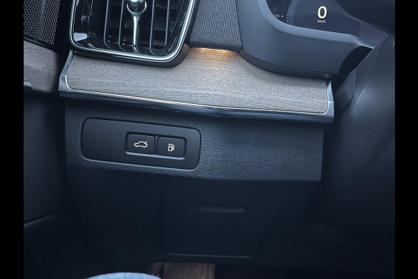 Volvo XC90 2.0 T8 Recharge AWD Ultra Dark 7-Persoons | Luchtvering | Vol Opties | Head-Up | Winterpakket | Harman & Kardon | Panoramadak | Memory Stoelen | Matrix-LED | 360 Camera | Rijklaar met Volledige Volvo Fabrieksgarantie
