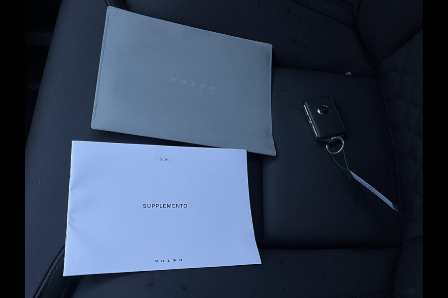 Volvo XC90 2.0 T8 Recharge AWD Ultra Dark 7-Persoons | Luchtvering | Vol Opties | Head-Up | Winterpakket | Harman & Kardon | Panoramadak | Memory Stoelen | Matrix-LED | 360 Camera | Rijklaar met Volledige Volvo Fabrieksgarantie