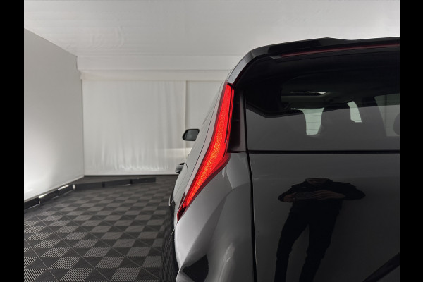 Kia Niro 1.6 GDi Hybrid Dynamic Plus Line HEV (INCL-BTW) Aut. *PANO | LEATHER | DIGI-COCKPIT | NAVI-FULLMAP | DAB | ADAPTIVE-CRUISE | CAMERA | HEATED-COMFORTSEATS | KEYLESS | PRIVACYGLASS | SHIFTPADDLES | CARPLAY |  HEAD-UP | ...