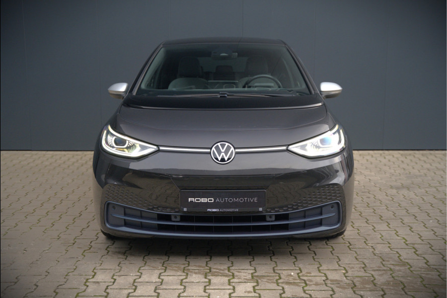 Volkswagen ID.3 First Plus 58 kWh | Stoelverwarming | Stuurverwarming | Camera | Adaptive Cruise Control | Navigatie | Keyless | Parkeersensoren | LED | Apple Carplay | BTW | NAP |