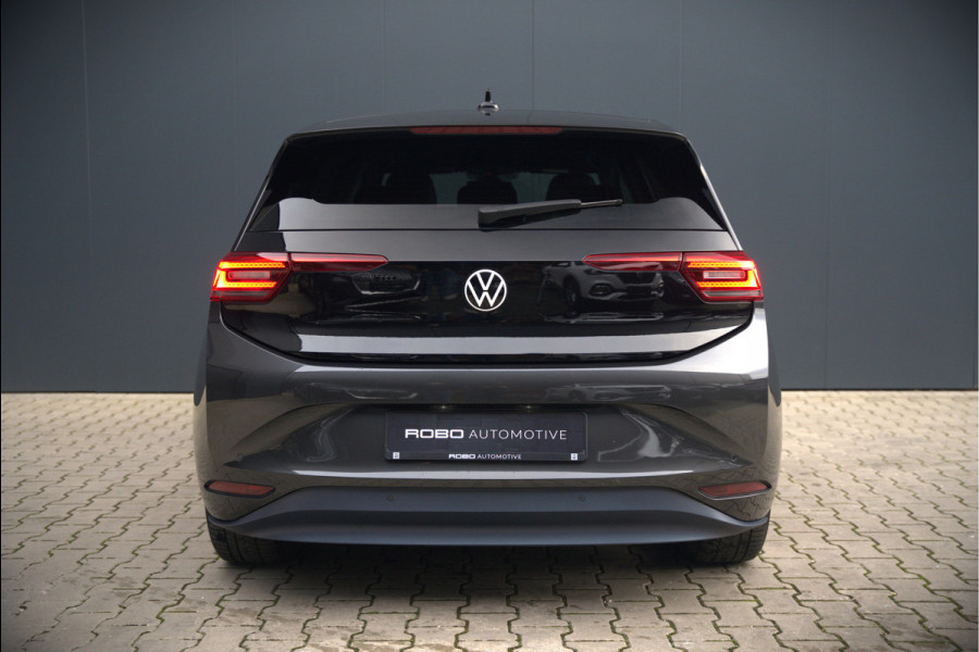 Volkswagen ID.3 First Plus 58 kWh | Stoelverwarming | Stuurverwarming | Camera | Adaptive Cruise Control | Navigatie | Keyless | Parkeersensoren | LED | Apple Carplay | BTW | NAP |