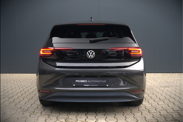 Volkswagen ID.3 First Plus 58 kWh | Stoelverwarming | Stuurverwarming | Camera | Adaptive Cruise Control | Navigatie | Keyless | Parkeersensoren | LED | Apple Carplay | BTW | NAP |