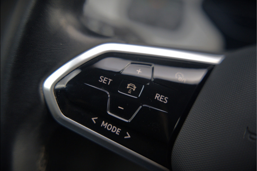 Volkswagen ID.3 First Plus 58 kWh | Stoelverwarming | Stuurverwarming | Camera | Adaptive Cruise Control | Navigatie | Keyless | Parkeersensoren | LED | Apple Carplay | BTW | NAP |