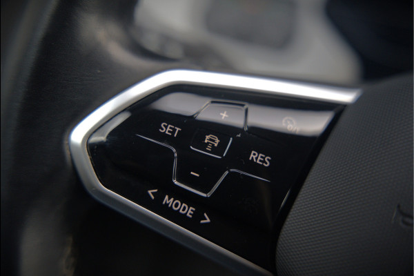 Volkswagen ID.3 First Plus 58 kWh | Stoelverwarming | Stuurverwarming | Camera | Adaptive Cruise Control | Navigatie | Keyless | Parkeersensoren | LED | Apple Carplay | BTW | NAP |