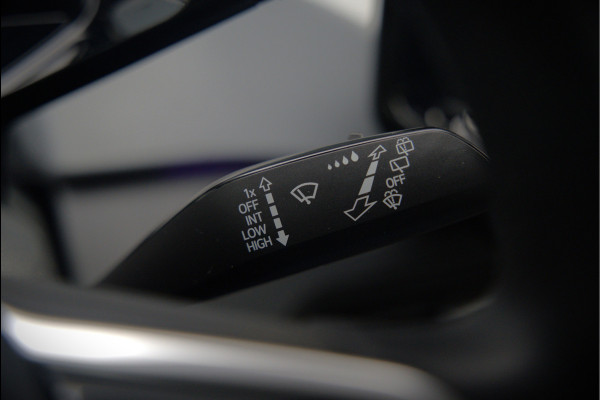 Volkswagen ID.3 First Plus 58 kWh | Stoelverwarming | Stuurverwarming | Camera | Adaptive Cruise Control | Navigatie | Keyless | Parkeersensoren | LED | Apple Carplay | NAP |