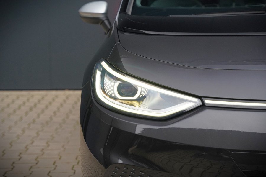 Volkswagen ID.3 First Plus 58 kWh | Stoelverwarming | Stuurverwarming | Camera | Adaptive Cruise Control | Navigatie | Keyless | Parkeersensoren | LED | Apple Carplay | NAP |