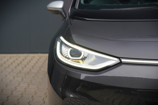 Volkswagen ID.3 First Plus 58 kWh | Stoelverwarming | Stuurverwarming | Camera | Adaptive Cruise Control | Navigatie | Keyless | Parkeersensoren | LED | Apple Carplay | NAP |