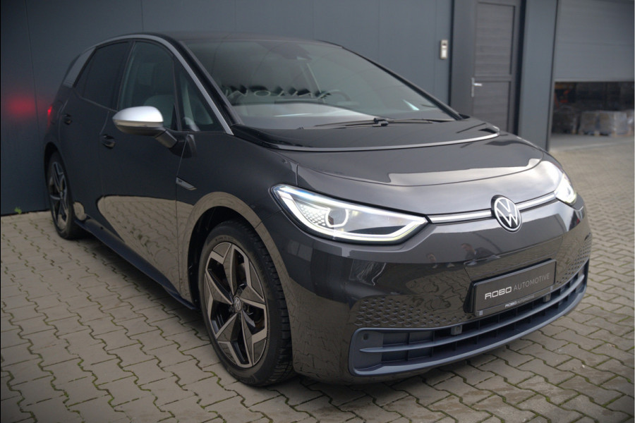 Volkswagen ID.3 First Plus 58 kWh | Stoelverwarming | Stuurverwarming | Camera | Adaptive Cruise Control | Navigatie | Keyless | Parkeersensoren | LED | Apple Carplay | NAP |