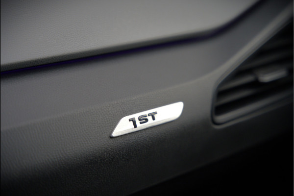 Volkswagen ID.3 First Plus 58 kWh | Stoelverwarming | Stuurverwarming | Camera | Adaptive Cruise Control | Navigatie | Keyless | Parkeersensoren | LED | Apple Carplay | NAP |