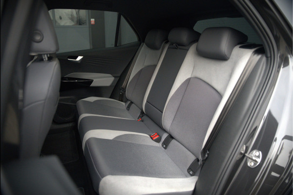 Volkswagen ID.3 First Plus 58 kWh | Stoelverwarming | Stuurverwarming | Camera | Adaptive Cruise Control | Navigatie | Keyless | Parkeersensoren | LED | Apple Carplay | NAP |