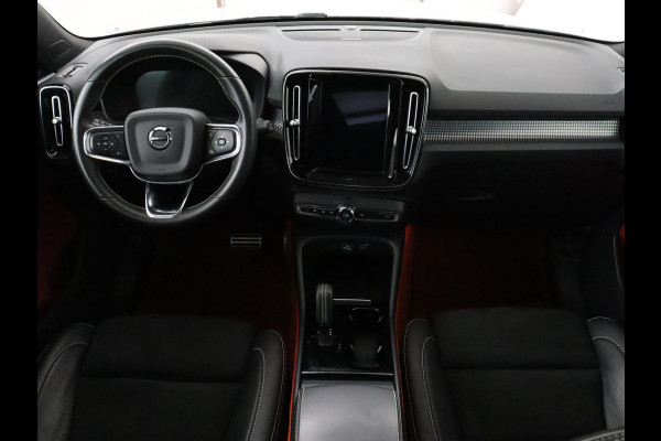 Volvo XC40 Recharge P8 AWD R Design | SOH 90% | Panoramadak | Trekhaak | Adaptive cruise | Harman/Kardon | Achterbankverwarming | 360 Camera | Carplay | Keyless