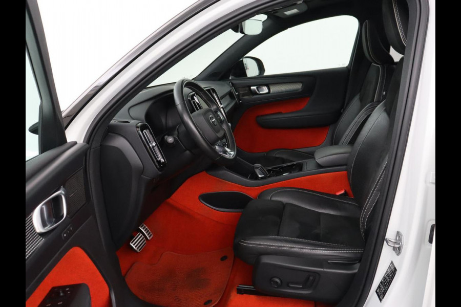 Volvo XC40 Recharge P8 AWD R Design | SOH 90% | Panoramadak | Trekhaak | Adaptive cruise | Harman/Kardon | Achterbankverwarming | 360 Camera | Carplay | Keyless