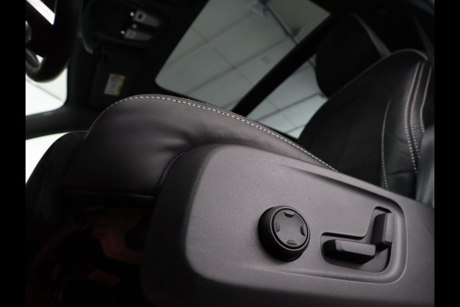 Volvo XC40 Recharge P8 AWD R Design | SOH 90% | Panoramadak | Trekhaak | Adaptive cruise | Harman/Kardon | Achterbankverwarming | 360 Camera | Carplay | Keyless