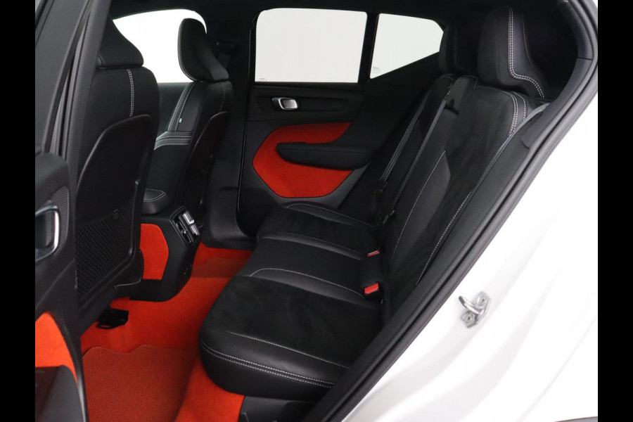 Volvo XC40 Recharge P8 AWD R Design | SOH 90% | Panoramadak | Trekhaak | Adaptive cruise | Harman/Kardon | Achterbankverwarming | 360 Camera | Carplay | Keyless