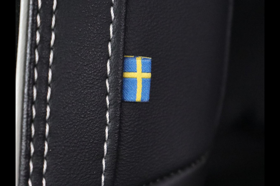 Volvo XC40 Recharge P8 AWD R Design | SOH 90% | Panoramadak | Trekhaak | Adaptive cruise | Harman/Kardon | Achterbankverwarming | 360 Camera | Carplay | Keyless