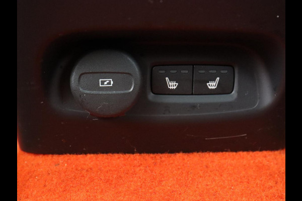 Volvo XC40 Recharge P8 AWD R Design | SOH 90% | Panoramadak | Trekhaak | Adaptive cruise | Harman/Kardon | Achterbankverwarming | 360 Camera | Carplay | Keyless